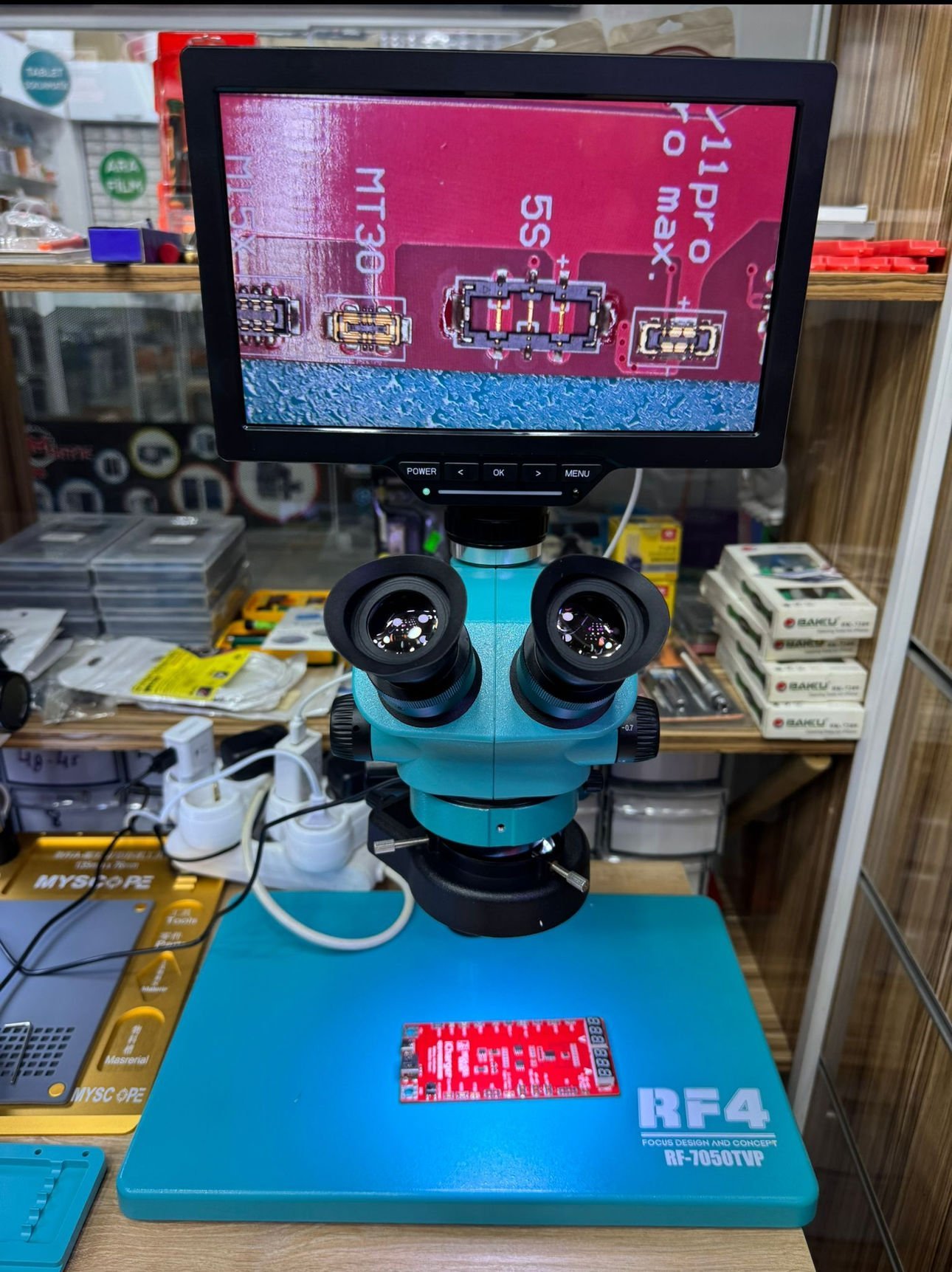 RF-7050 TVP EKRANLI MİKROSKOP